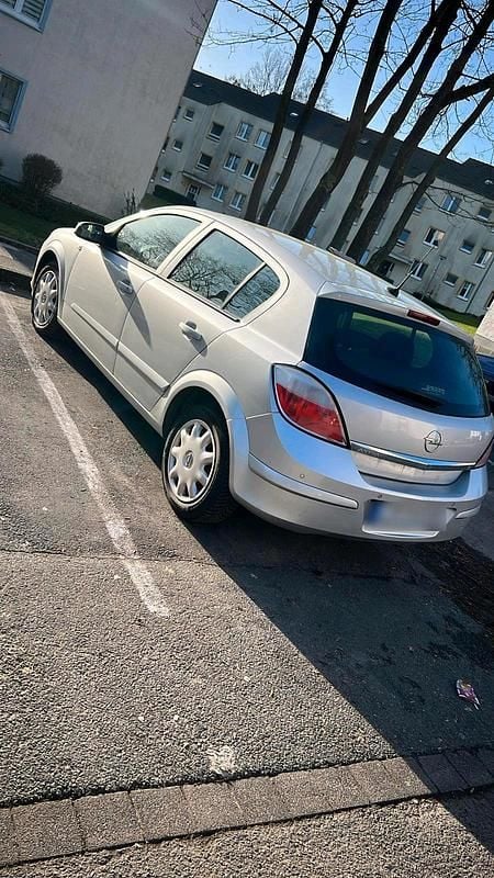 Gebraucht Opel Astra 125 PS (91 kW) 2005 Silber Limousine