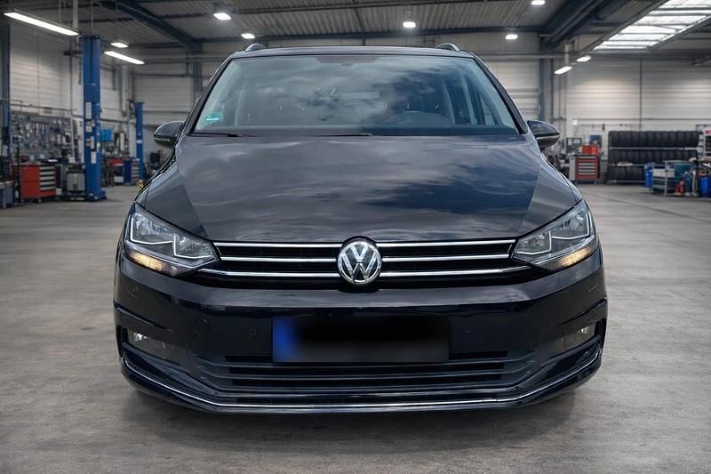 Gebraucht VW Touran 116 PS (85 kW) 2018 Schwarz Van / Kleinbus