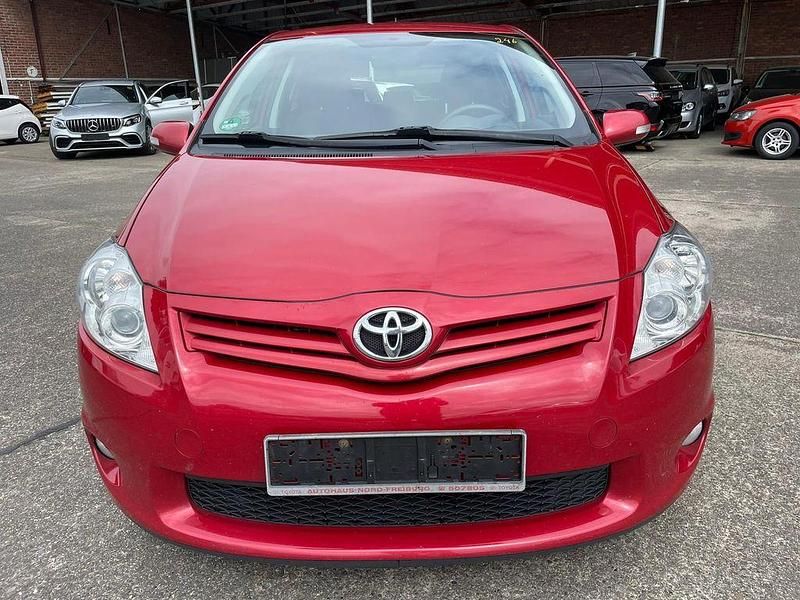 Gebraucht Toyota Auris Travel 90 PS (66 kW) 2012 Rot Limousine