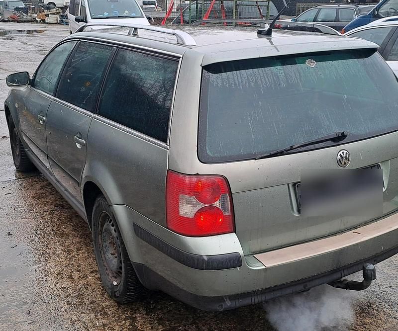 Gebraucht VW Passat 131 PS (96 kW) 2003 Grün Kombi