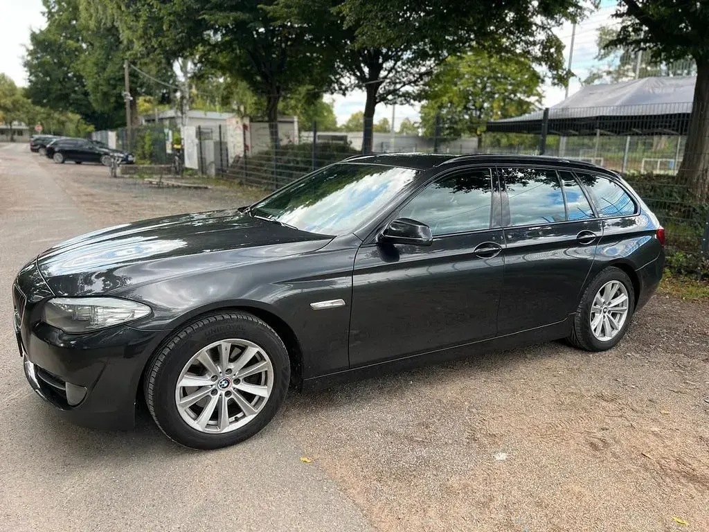 Gebraucht BMW 520 184 PS (135 kW) 2011 Grau Kombi