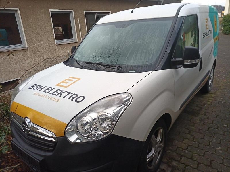 Weiß Gebraucht 2016 Opel Combo Van / Kleinbus | 6.990 € (Fairer Preis) - Bild 1/4