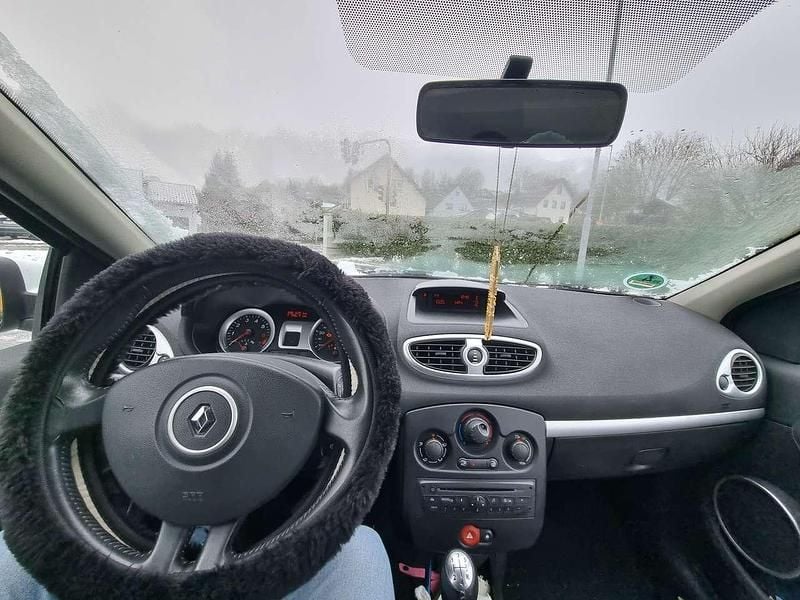 Gebraucht Renault Clio II Dynamique 101 PS (74 kW) 2009 Limousine