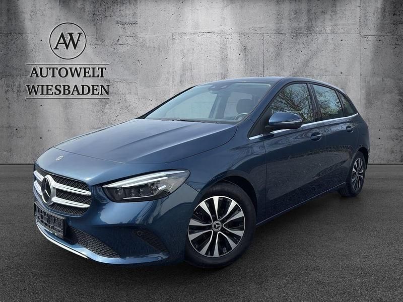Blau Gebraucht 2022 Mercedes B200 Van / Kleinbus | 21.950 € (Guter Preis) - Bild 1/4