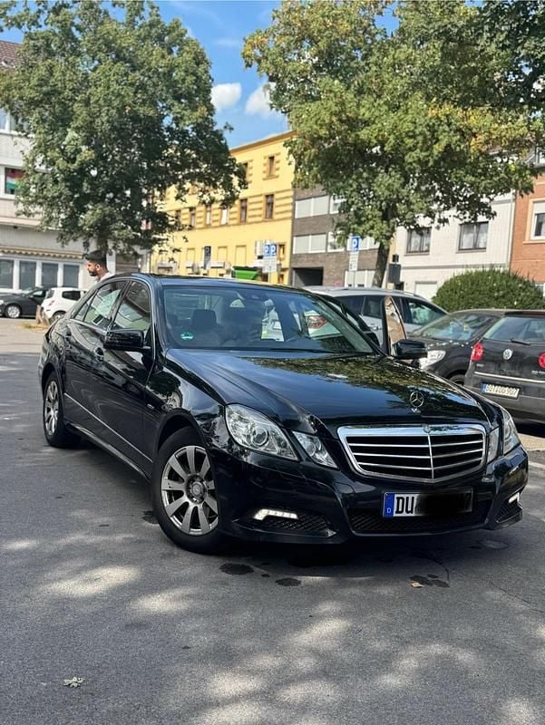 Schwarz Gebraucht 2010 Mercedes E200 Avantgarde Limousine | 7.999 € (Fairer Preis) - Bild 1/4
