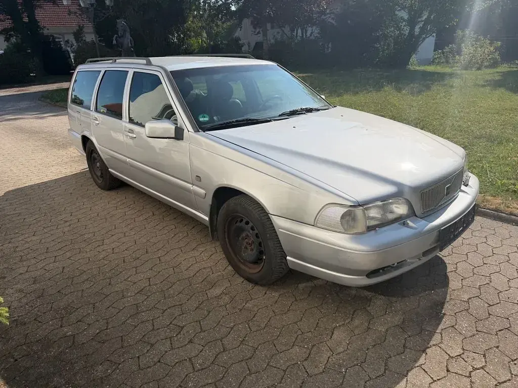 Gebraucht Volvo V70 140 PS (102 kW) 1998 Silber Kombi