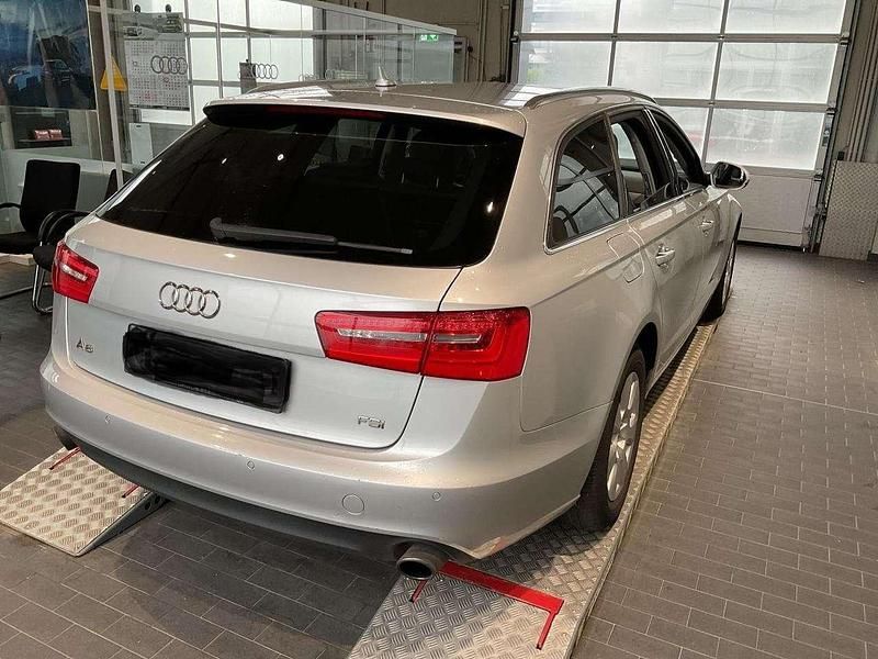 Gebraucht Audi A6 204 PS (150 kW) 2011 Eissilber metallic Kombi