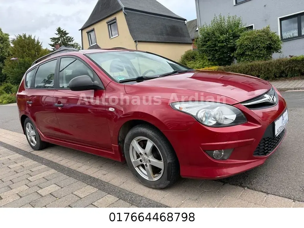 Gebraucht Hyundai i30 Classic 90 PS (66 kW) 2012 Rot Kombi