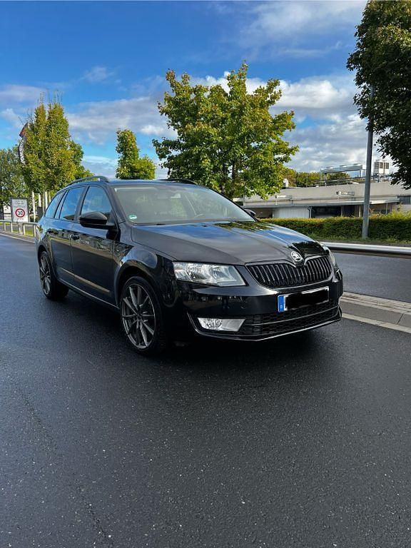 Schwarz Gebraucht 2017 Skoda Octavia Ambition Kombi | 14.100 € (Fairer Preis) - Bild 1/4