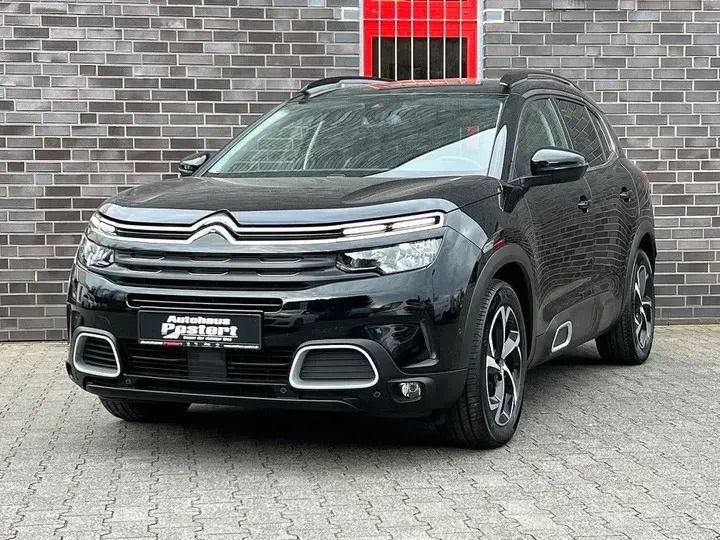 Lackierung schwarz perla nera/ Gebraucht 2020 Citroën C5 Aircross Feel SUV | 18.880 € (Fairer Preis) - Bild 1/3