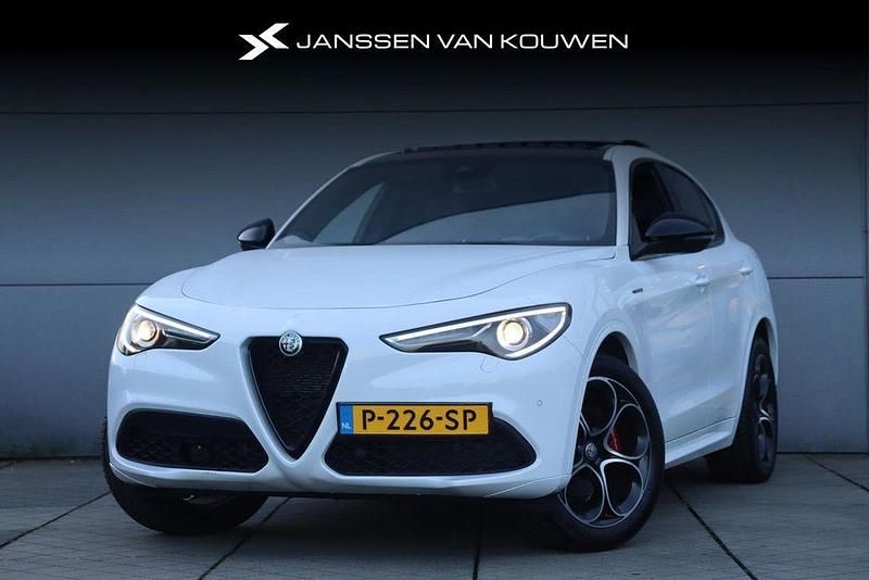 Weiß Gebraucht 2022 Alfa Romeo Stelvio Veloce SUV | 39.450 € (Teuer) - Bild 1/4