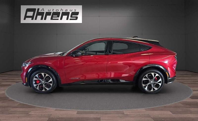 Gebraucht Ford Mustang Mach-E 258 kW (351 PS) 2021 Rot metallic SUV