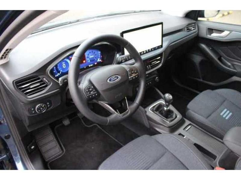Gebraucht Ford Focus 125 PS (91 kW) 2023 Chromablaumetallic (metallic) Kombi