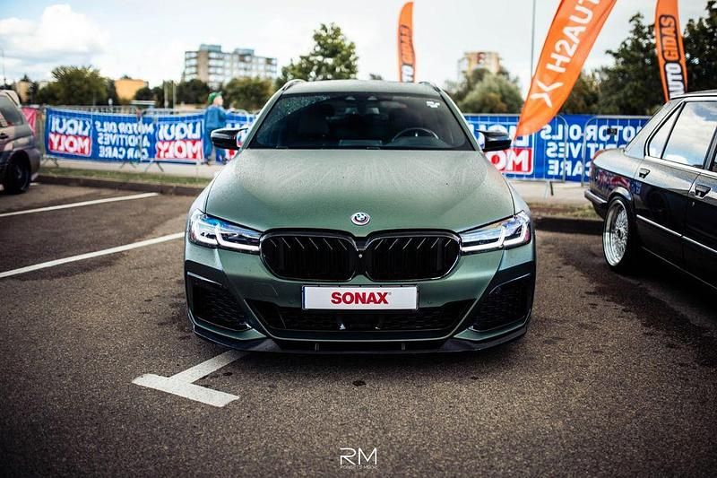 Grün Gebraucht 2017 BMW 530 M Performance Kombi | 29.999 € - Bild 1/4