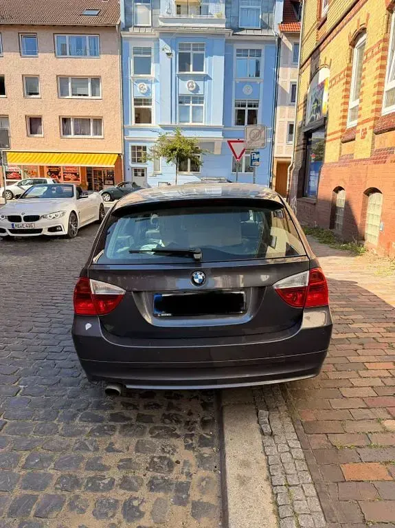 Gebraucht BMW 318 129 PS (94 kW) 2006 Grau Kombi
