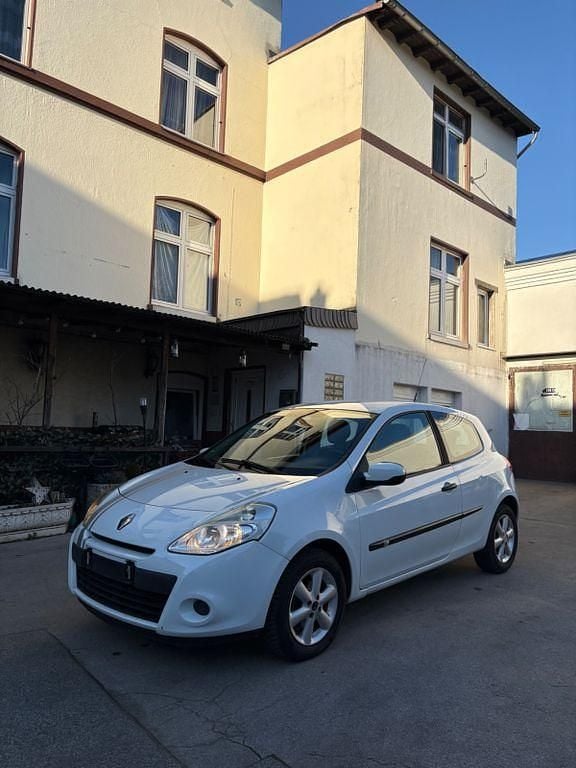Gebraucht Renault Clio II Authentique 75 PS (55 kW) 2011 Weiß Limousine