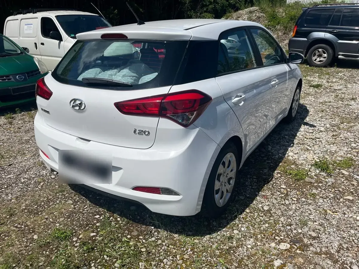 Gebraucht Hyundai i20 75 PS (55 kW) 2018 Weiß Limousine