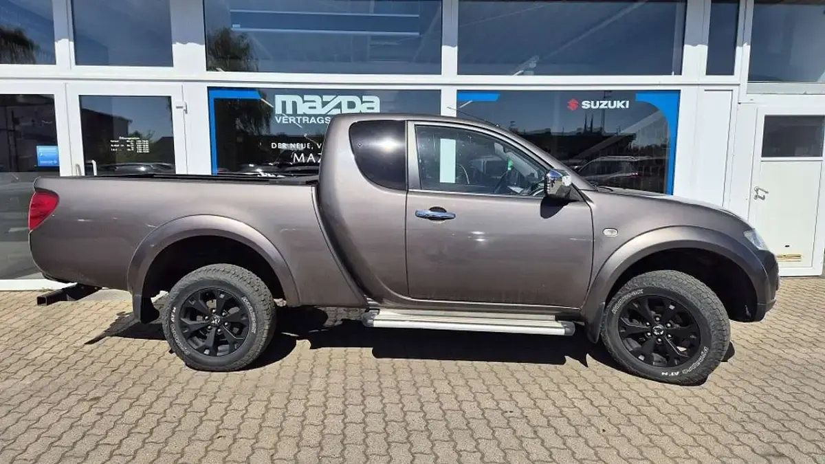 Gebraucht Mitsubishi L200 Intense 178 PS (130 kW) 2012 Granitbraun (m) Pickup