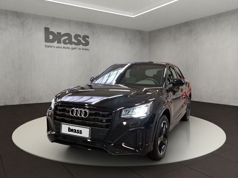 Mythosschwarz metallic Neu 2025 Audi Q2 S-Line SUV | 49.440 € - Bild 1/4