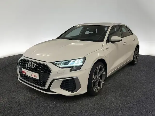 Gebraucht Audi A3 Sportback e-tron S-Line 204 PS (150 kW) 2022 Gletscherweiß metallic Kleinwagen