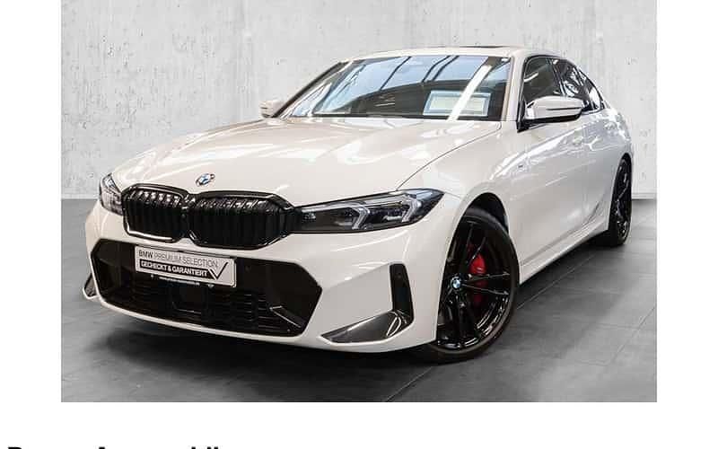 Weiß Gebraucht 2024 BMW 330 Comfort Edition Limousine | 47.490 € (Teuer) - Bild 1/4