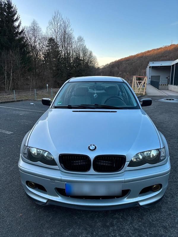 Gebraucht BMW 318 143 PS (105 kW) 2002 Silber Limousine
