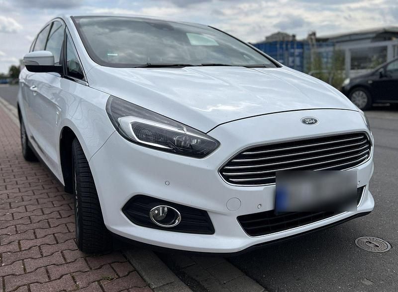 Gebraucht Ford S-MAX Titanium 150 PS (110 kW) 2019 Weiß Van / Kleinbus