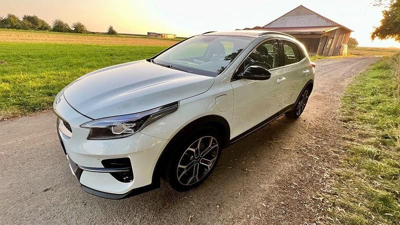 Weiß Gebraucht 2020 Kia XCeed Spirit SUV | 17.499 € (Fairer Preis) - Bild 1/4
