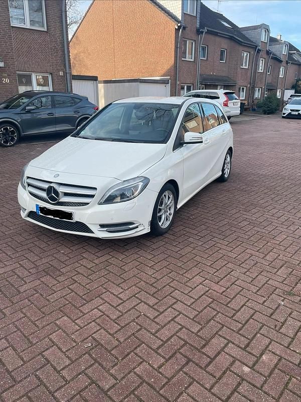 Gebraucht Mercedes B200 156 PS (114 kW) 2014 Weiß Van / Kleinbus