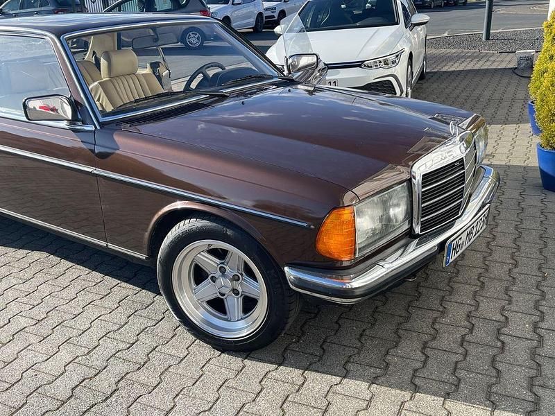 Gebraucht Mercedes 280 186 PS (136 kW) 1982 Braun Coupé