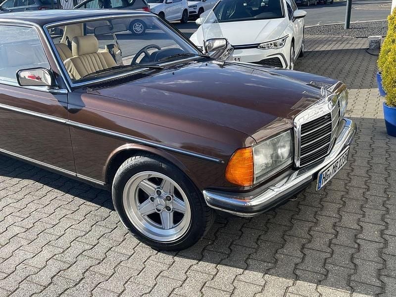 Braun Gebraucht 1982 Mercedes 280 Coupé | 22.000 € - Bild 1/4