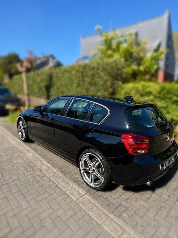 Gebraucht BMW 114 102 PS (75 kW) 2015 Schwarz Kleinwagen