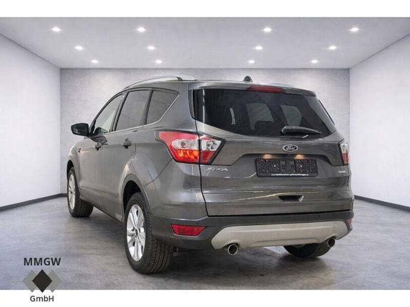 Gebraucht Ford Kuga Titanium 150 PS (110 kW) 2017 Grau SUV