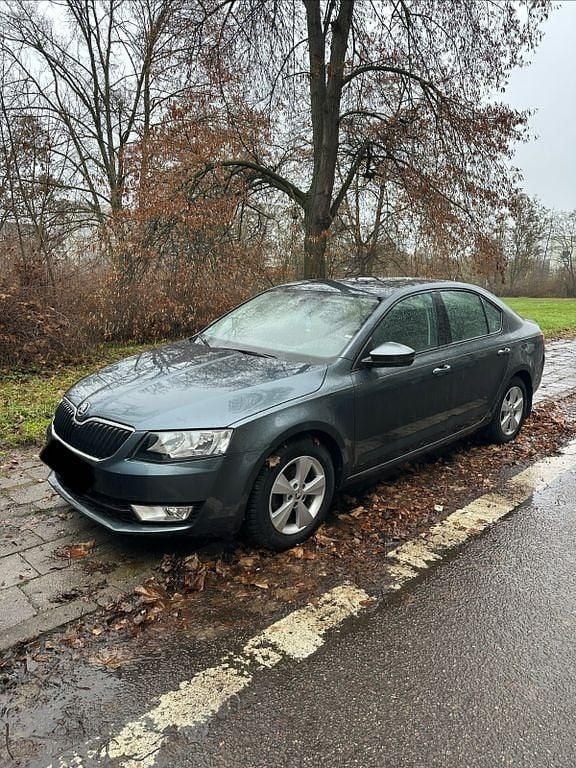 Grau Gebraucht 2015 Skoda Octavia Limousine | 11.400 € (Guter Preis) - Bild 1/4