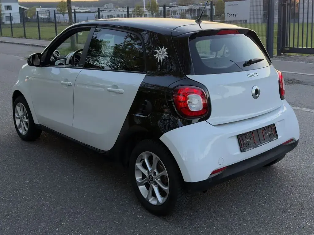 Używany Smart ForFour Prime 90 KM (66 kW) 2015 Biały Hatchback