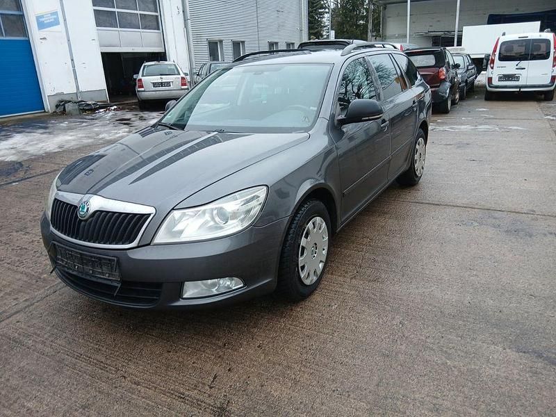 Grau Gebraucht 2013 Skoda Octavia Elegance Kombi | 2.999 € (Superpreis) - Bild 1/4
