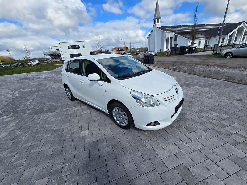 Gebraucht Toyota Verso Life 147 PS (108 kW) 2009 Super white 2 Van / Kleinbus