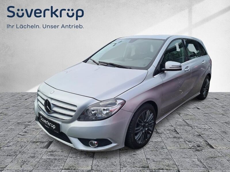 Silber Gebraucht 2014 Mercedes B180 Style Van / Kleinbus | 10.890 € (Fairer Preis) - Bild 1/4