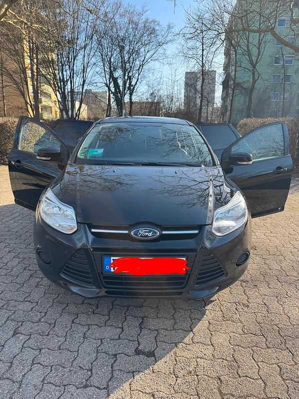 Gebraucht Ford Focus 105 PS (77 kW) 2014 Schwarz Kombi