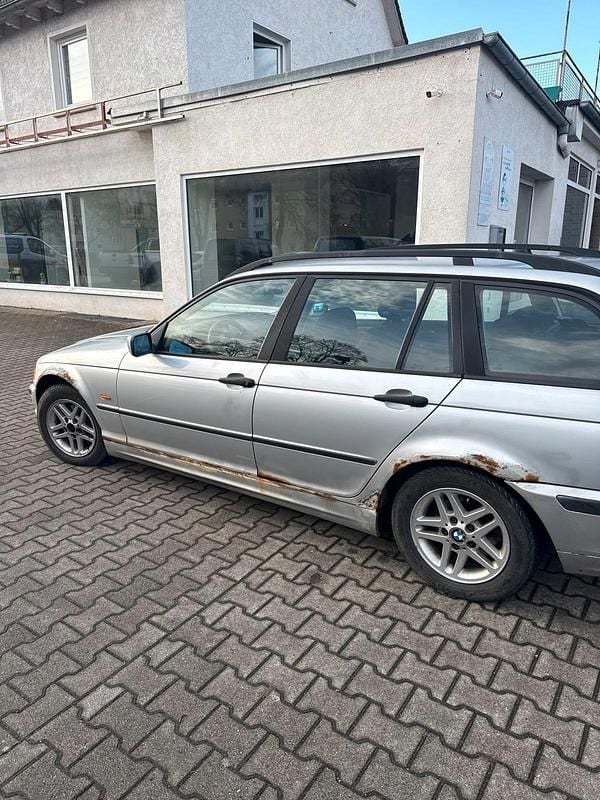 Gebraucht BMW 320 136 PS (100 kW) 2000 Silber Kombi