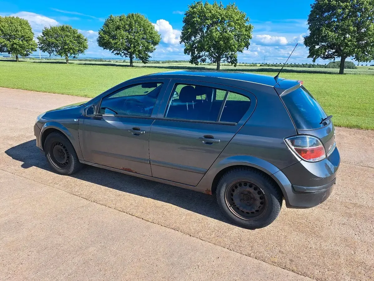 Gebraucht Opel Astra 115 PS (84 kW) 2009 Grau Limousine