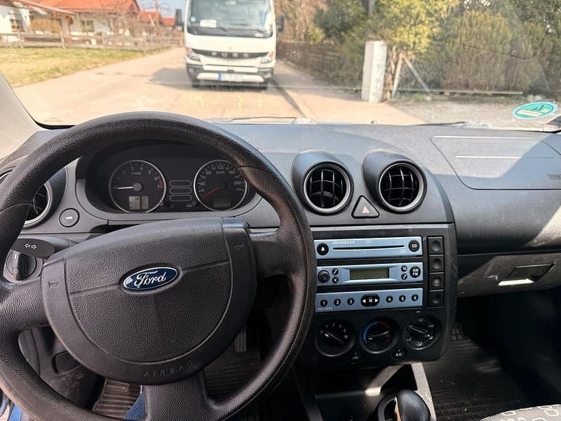 Gebraucht Ford Fiesta 59 PS (43 kW) 2005 Blau Kleinwagen
