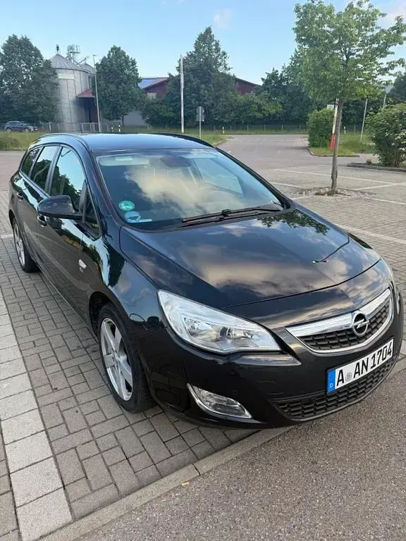Gebraucht Opel Astra Innovation 140 PS (102 kW) 2012 Schwarz Kombi