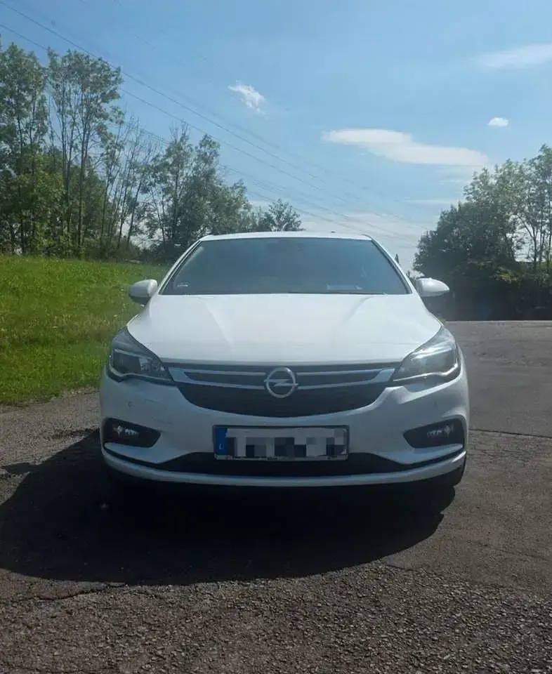Gebraucht Opel Astra Dynamic 125 PS (91 kW) 2016 Weiß Kleinwagen