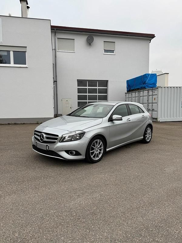 Silber Gebraucht 2013 Mercedes A180 Kleinwagen | 6.200 € (Fairer Preis) - Bild 1/4
