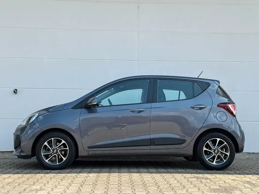 Gebraucht Hyundai i10 67 PS (49 kW) 2018 Grau Kleinwagen