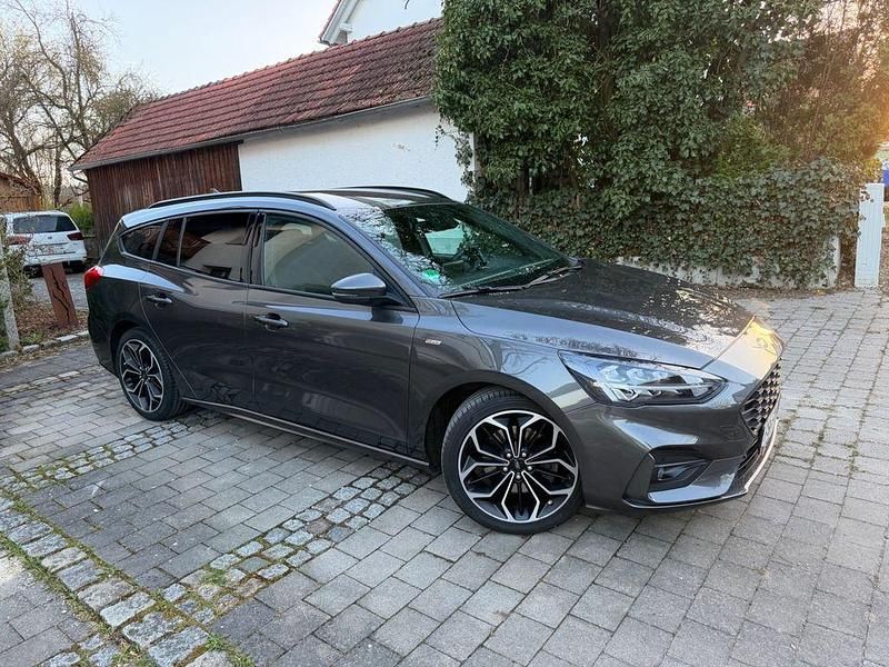 Używany Ford Focus ST-Line 182 KM (133 kW) 2019 Szary Sedan/Limuzyna