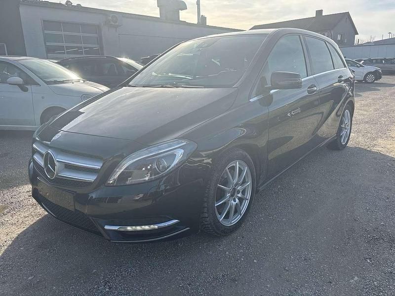 Gebraucht Mercedes B250 211 PS (155 kW) 2012 Kosmosschwarz Van / Kleinbus