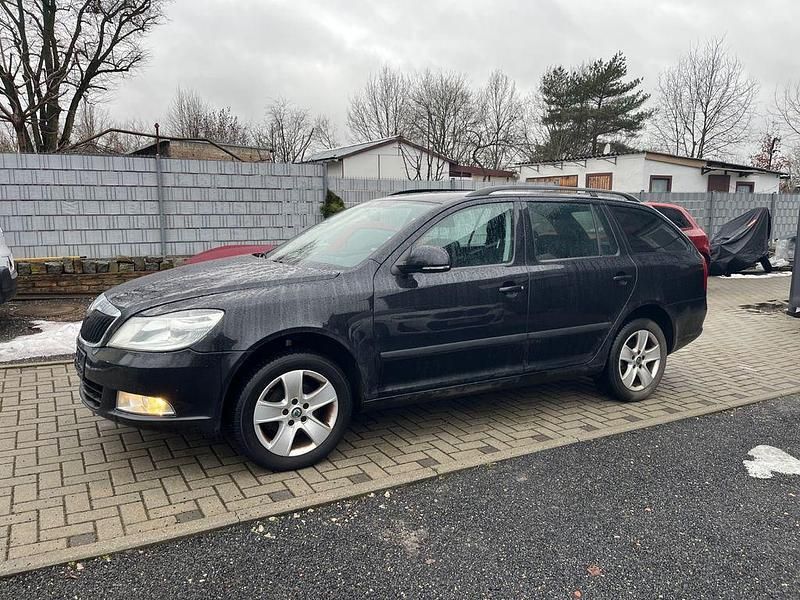 Gebraucht Skoda Octavia Active 105 PS (77 kW) 2012 Schwarz Kombi