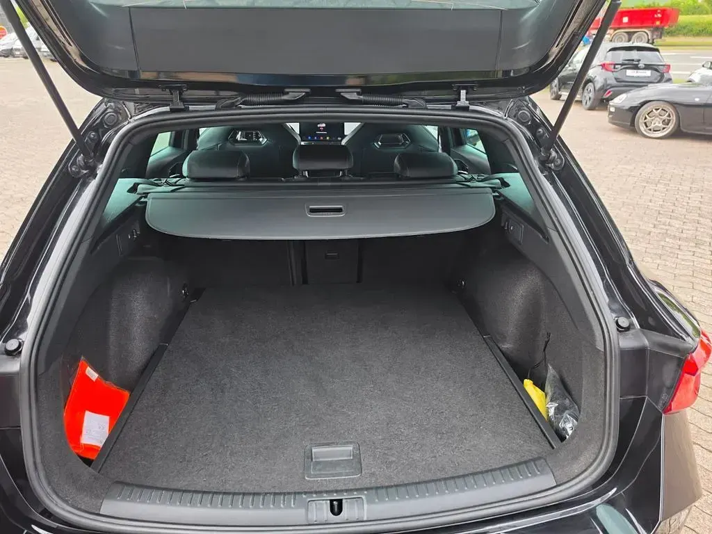 Gebraucht Cupra Leon VZ 300 PS (220 kW) 2024 Schwarz Limousine
